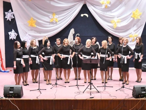 Etno skupina 'Čuvarice' na Božićnom koncertu u Šujici