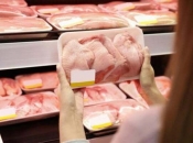 Uvezena se piletina odmrzava i prodaje kao svježi proizvod