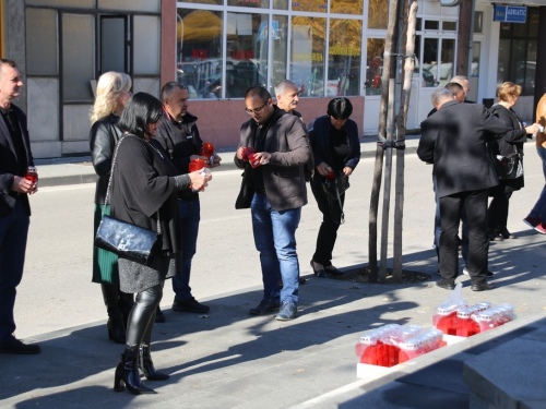 FOTO: Povodom Svih svetih u Prozoru zapaljene svijeće za poginule i preminule branitelje