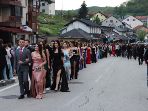 FOTO/VIDEO: Matura 2023. - Defile mladosti na ulicama Prozora