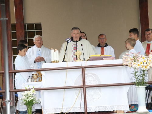 FOTO: Vanjska proslava sv. Ante u župi Gračac