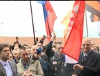 Šešelj zapalio hrvatsku zastavu u Beogradu, dobio kaznenu prijavu