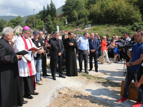 FOTO/VIDEO: Na Uzdolu obilježena 23. obljetnica stravičnog pokolja nad Hrvatima