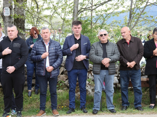 FOTO: Druženje Rumbočana i sv. misa na Zahumu
