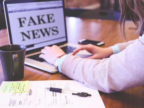 Facebook: Odgovornost za širenje lažnih vijesti je na ljudima