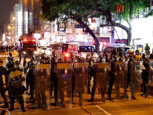 Nasilje u Hong Kongu sve ozbiljnije