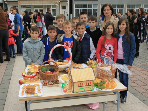FOTO: Dani kruha i zahvalnosti za plodove zemlje u OŠ Marka Marulića Prozor