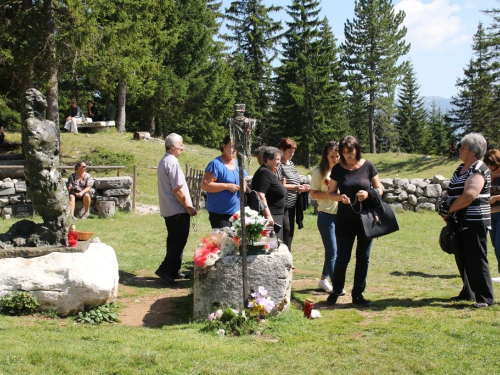 FOTO/VIDEO: Na Vran planini služena misa za poginule duvandžije