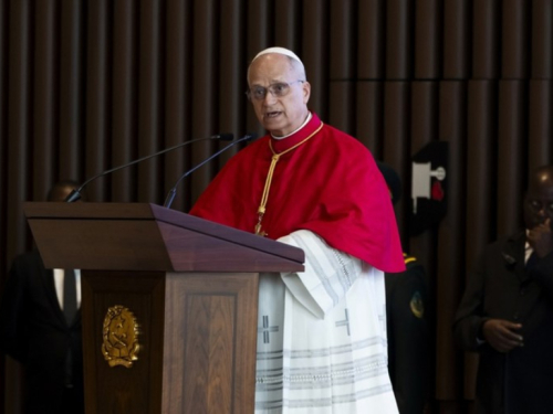 Papa: Oni koji prisvajaju zemljine resurse poput lopova svijetu oduzimaju mir