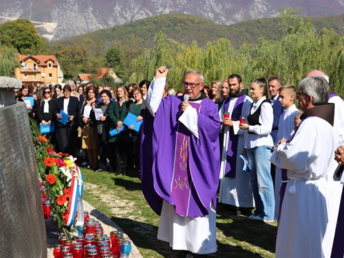 FOTO: Na Šćitu obilježen Dan sjećanja na ramske žrtve