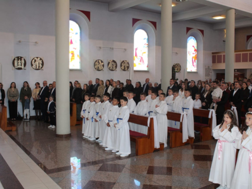 FOTO: Prva sveta pričest u župi Prozor
