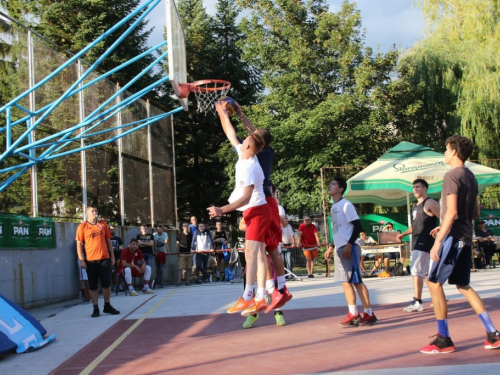 FOTO: Počeo turnir u uličnoj košarci ''Streetball Rama 2017.''