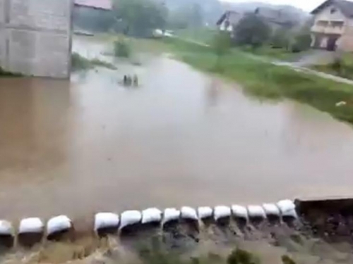 Pogledajte kako se u BiH brani od poplava