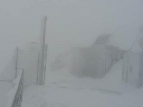 VIDEO: Na vrhu Biokova bjesni prava snježna oluja