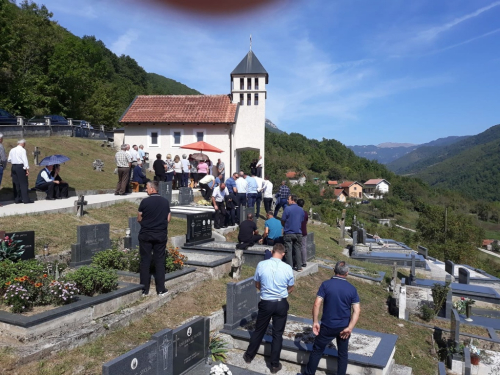 FOTO: Obilježena 26. obljetnica stradanja Hrvata na Hudutskom