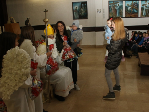 ​FOTO: Sv. Nikola s radošću dočekan u župi Rumboci