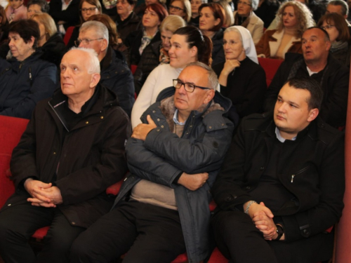 FOTO: S. Marta Nikolić u Prozoru predstavila svoj misionarski rad