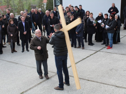 FOTO: Ramski put križa na brdo Gračac