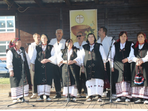 U Prozoru svečano otvoren Božićni sajam