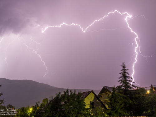 FOTO: Munje noćas 'parale' nebo iznad Rame