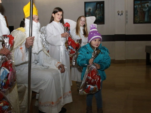 ​FOTO: Sv. Nikola s radošću dočekan u župi Rumboci