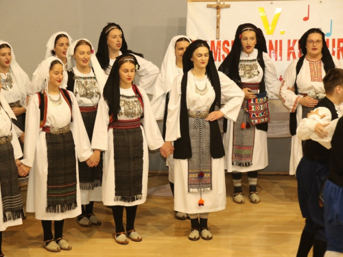 FOTO/VIDEO: Večer folklora u Prozoru