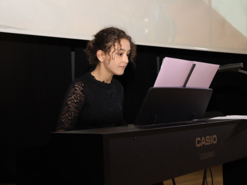 FOTO: U Prozoru predstavljena slikovnica Magdalene Jeličić ''Djed, dječak i računalo''