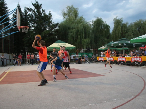 FOTO: Ekipa ''ALF Market'' osvojila Streetball za juniore