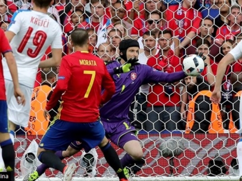 Španjolska u finišu utakmice slomila bedem Čeha