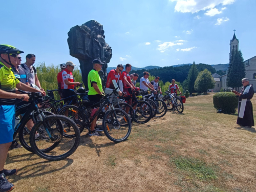 FOTO: I biciklisti iz Rame krenuli na hodočašće u Sinj