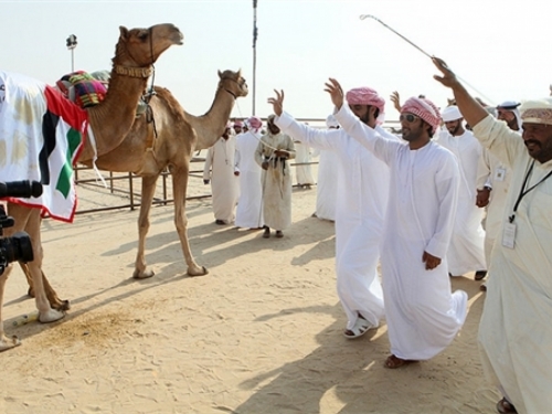 Emirati savjetuju svoje državljane da u svijet ne putuju u bijelim haljama