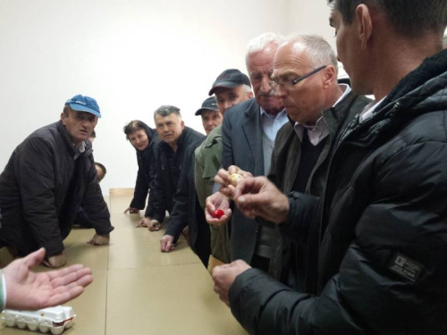 FOTO/VIDEO: Rumbočani imaju "najtvrđa" i najšarenija jaja!