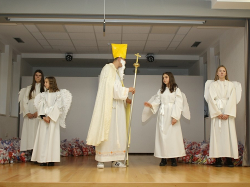 FOTO: Sv. Nikola razveselio mališane u Rumbocima