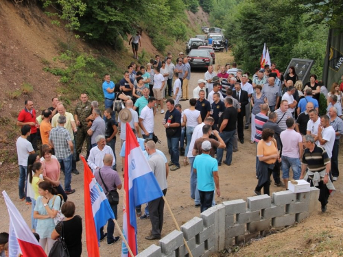 FOTO: Na Pomenu otkrivena spomen-ploča dvojici poginulih branitelja iz Rame