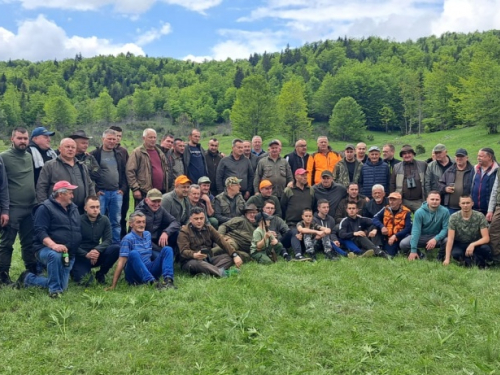 FOTO: Na Makljenu održano lovačko natjecanje u gađanju nepokretne mete