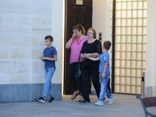 FOTO: Započela trodnevnica u župi Rama-Šćit, prvašići darovani prigodnim darovima