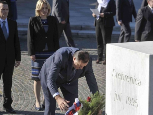 Dodik u Srebrenici dobio najveće priznanje, Bošnjaci ogorčeni