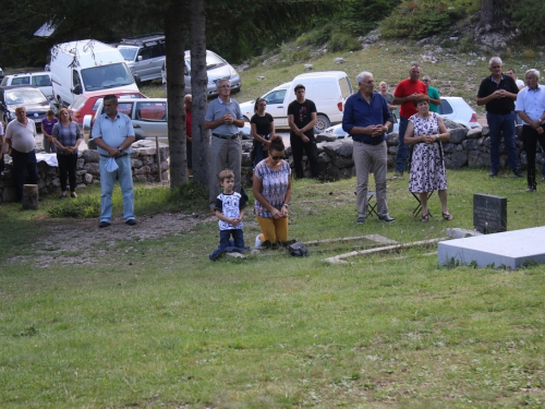 FOTO: Na Vranu služena sv. misa za poginule duvandžije