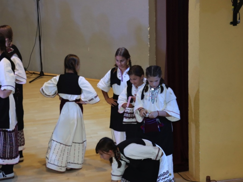 FOTO/VIDEO: Večer folklora u Prozoru