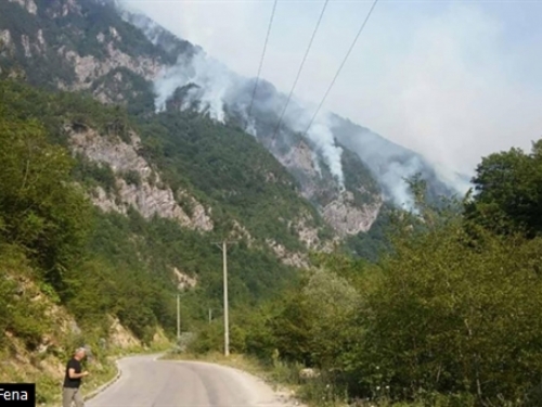 Požar na Čvrsnici: Najavljena intervencija helikoptera