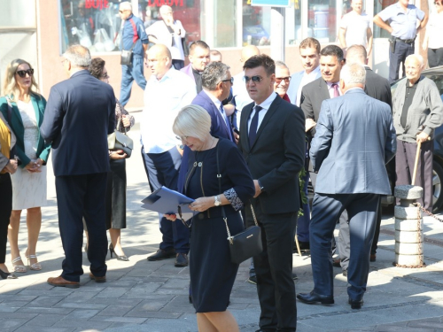 FOTO: Polaganjem vijenaca i svečanom sjednicom započelo obilježavanje Dana općine