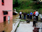 Foto: Nevrijeme u Rami: plivale tave, cipele, kontejneri a i grad!