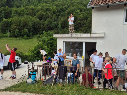 FOTO: Hodočasnici iz Rame krenuli pješice u Međugorje