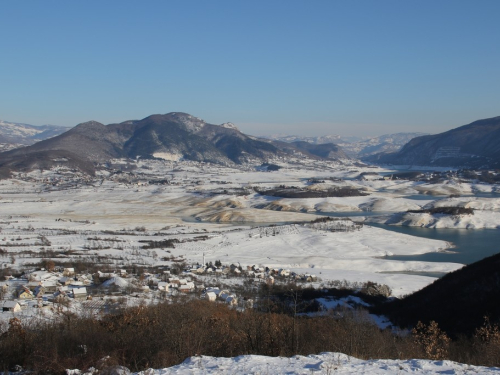 FOTO: Minusi počeli lediti Ramsko jezero