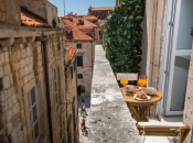 Dubrovnik: Stranac pao sa 7 metara visine zbog halucinacija uzrokovanih drogama