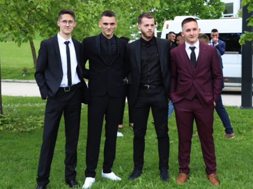 FOTO/VIDEO: Matura 2023. - Defile mladosti na ulicama Prozora