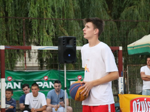 FOTO: Ekipa ''ALF Market'' osvojila Streetball za juniore