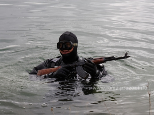 FOTO: Ronioci u jezeru pronašli oružje kojim je napadnuta obitelj Baketarić