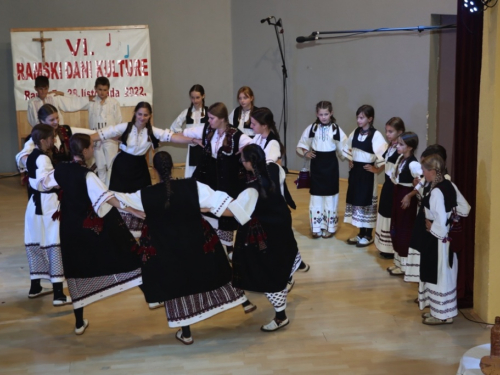 FOTO/VIDEO: Večer folklora u Prozoru