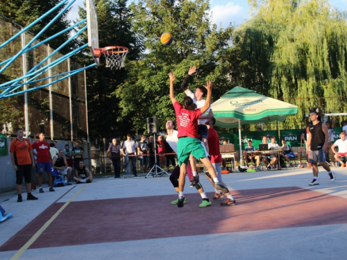 FOTO: Počeo turnir u uličnoj košarci ''Streetball Rama 2017.''